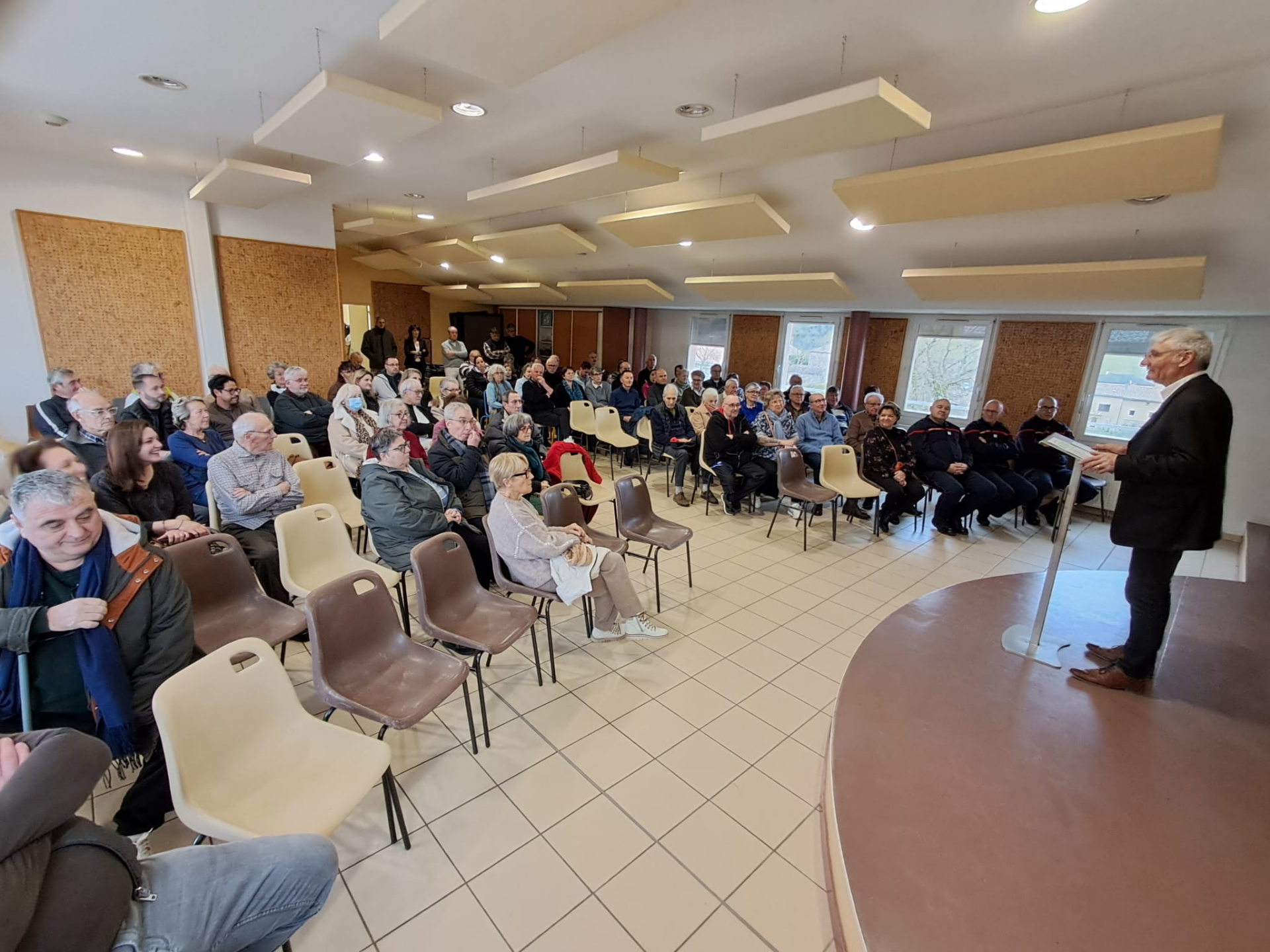 L'assemblée face à Philippe ELOY